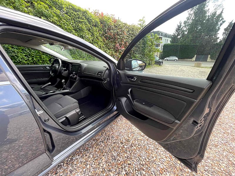 RENAULT MEGANE IV Grandtour 2017