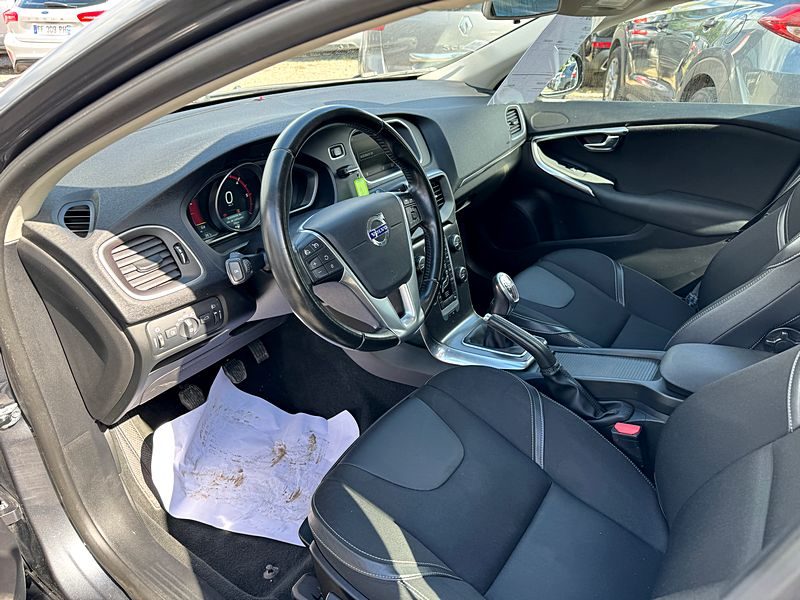 VOLVO V40 D3 150CV MOMENTUM