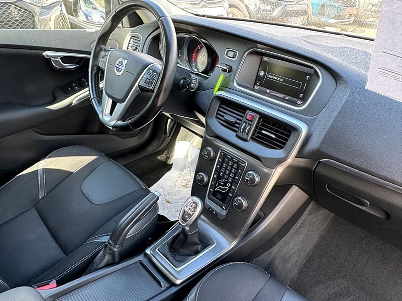 VOLVO V40 D3 150CV MOMENTUM