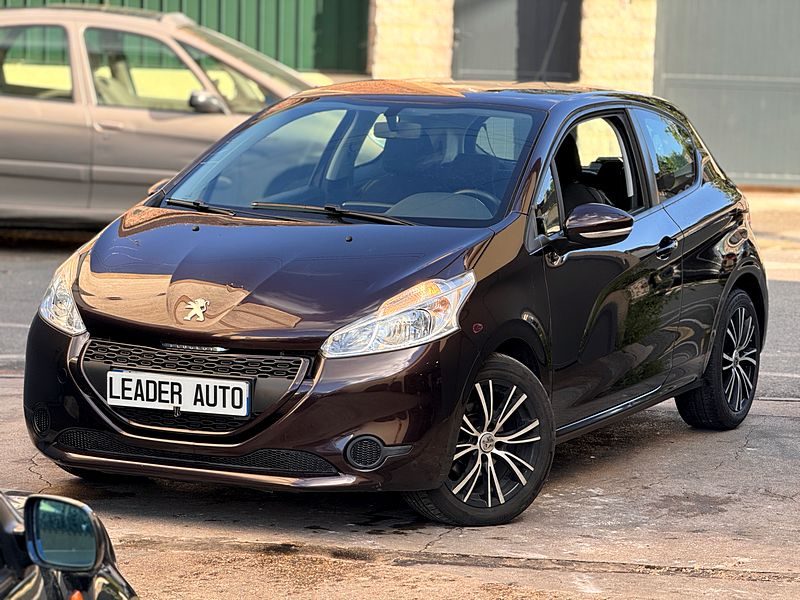 PEUGEOT 208 2013