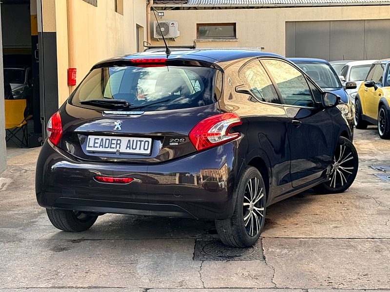 PEUGEOT 208 2013