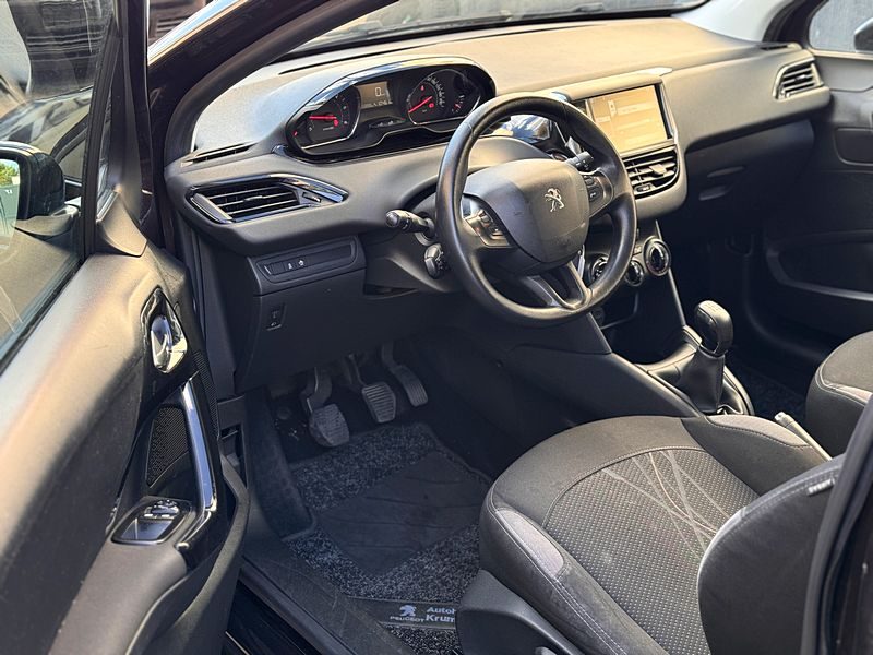 PEUGEOT 208 2013