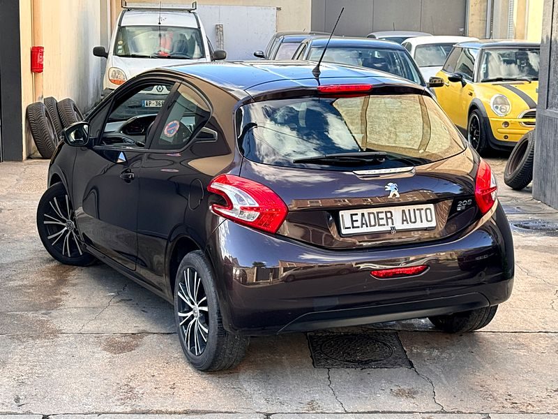 PEUGEOT 208 2013