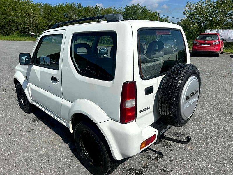 SUZUKI JIMNY VÃ©hicule tout terrain fermÃ© 1999