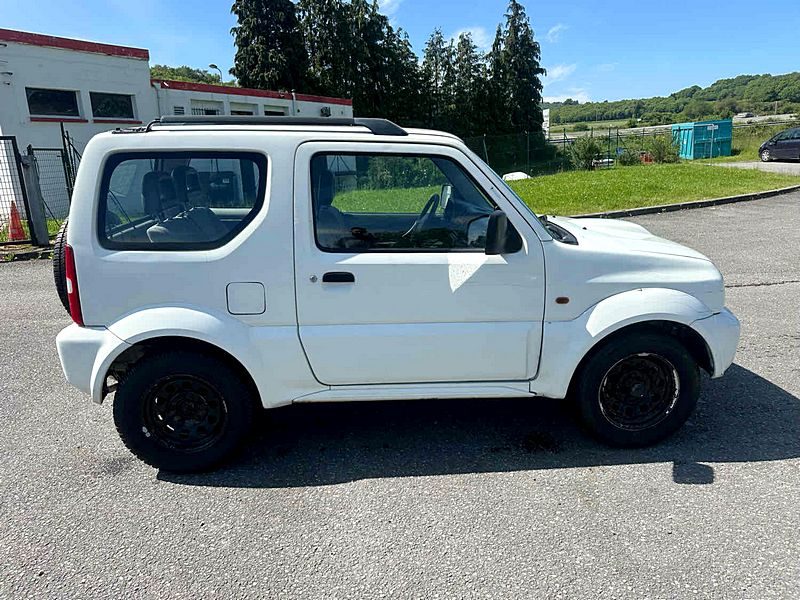 SUZUKI JIMNY VÃ©hicule tout terrain fermÃ© 1999