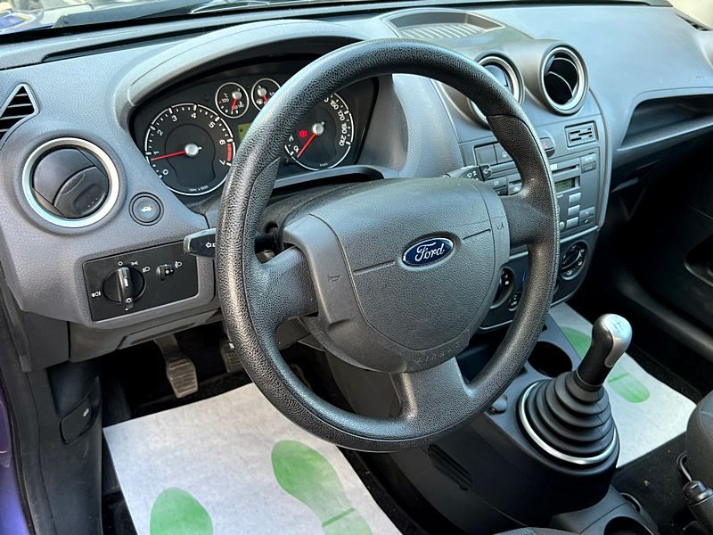FORD FIESTA IV 1.3 70 Cv PREMIERE MAIN / 27 100 Kms CLIMATISATION BLUETOOTH - GARANTIE 1 AN