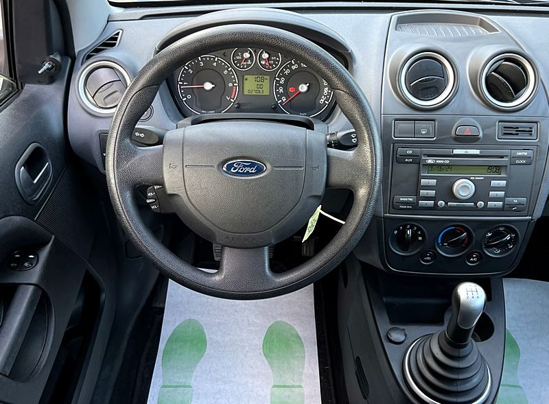 FORD FIESTA IV 1.3 70 Cv PREMIERE MAIN / 27 100 Kms CLIMATISATION BLUETOOTH - GARANTIE 1 AN