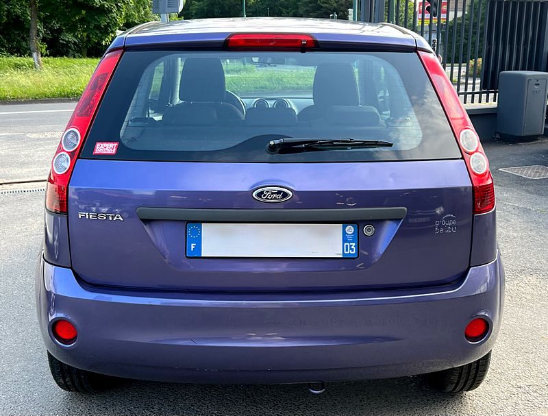 FORD FIESTA IV 1.3 70 Cv PREMIERE MAIN / 27 100 Kms CLIMATISATION BLUETOOTH - GARANTIE 1 AN