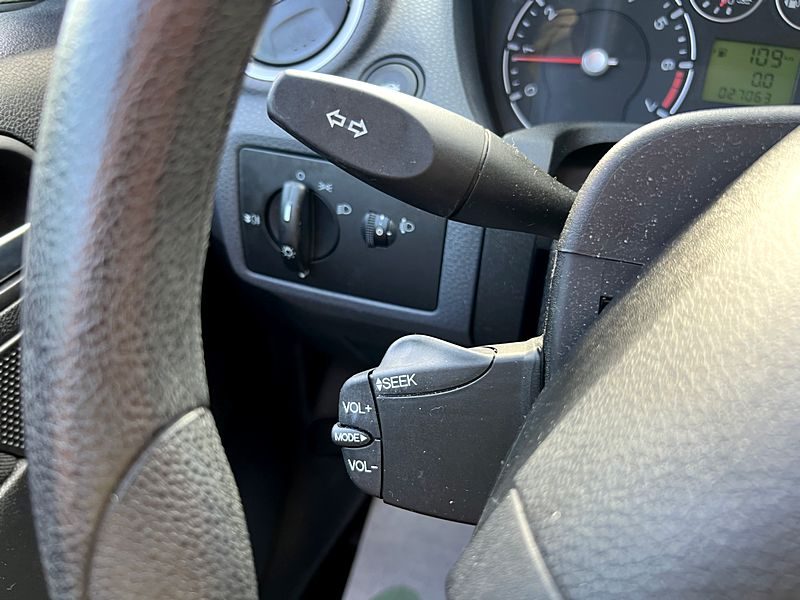 FORD FIESTA IV 1.3 70 Cv PREMIERE MAIN / 27 100 Kms CLIMATISATION BLUETOOTH - GARANTIE 1 AN