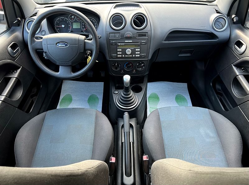 FORD FIESTA IV 1.3 70 Cv PREMIERE MAIN / 27 100 Kms CLIMATISATION BLUETOOTH - GARANTIE 1 AN