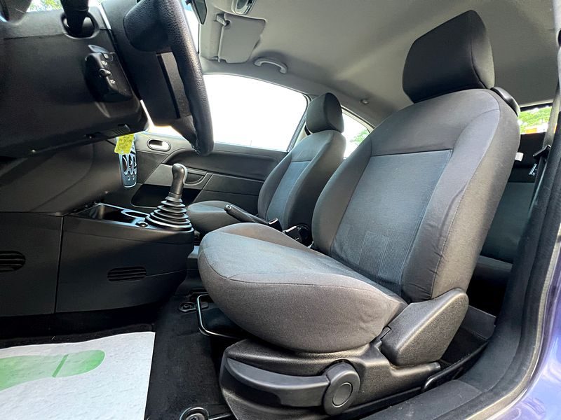 FORD FIESTA IV 1.3 70 Cv PREMIERE MAIN / 27 100 Kms CLIMATISATION BLUETOOTH - GARANTIE 1 AN