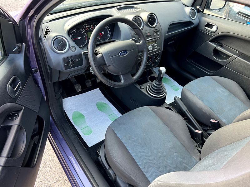 FORD FIESTA IV 1.3 70 Cv PREMIERE MAIN / 27 100 Kms CLIMATISATION BLUETOOTH - GARANTIE 1 AN