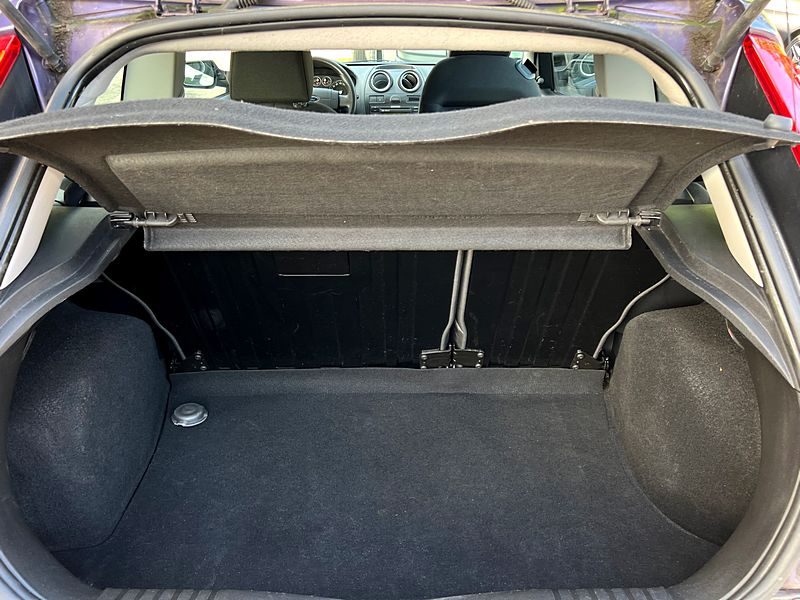 FORD FIESTA IV 1.3 70 Cv PREMIERE MAIN / 27 100 Kms CLIMATISATION BLUETOOTH - GARANTIE 1 AN