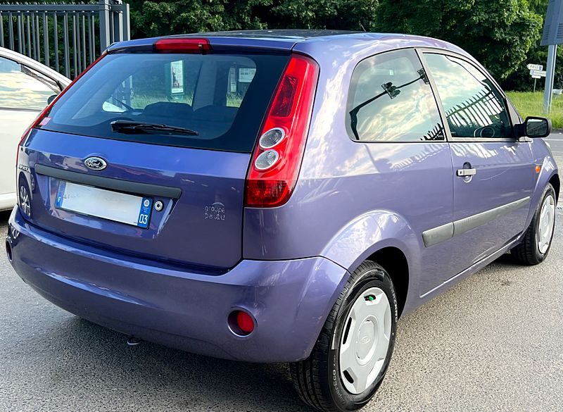 FORD FIESTA IV 1.3 70 Cv PREMIERE MAIN / 27 100 Kms CLIMATISATION BLUETOOTH - GARANTIE 1 AN