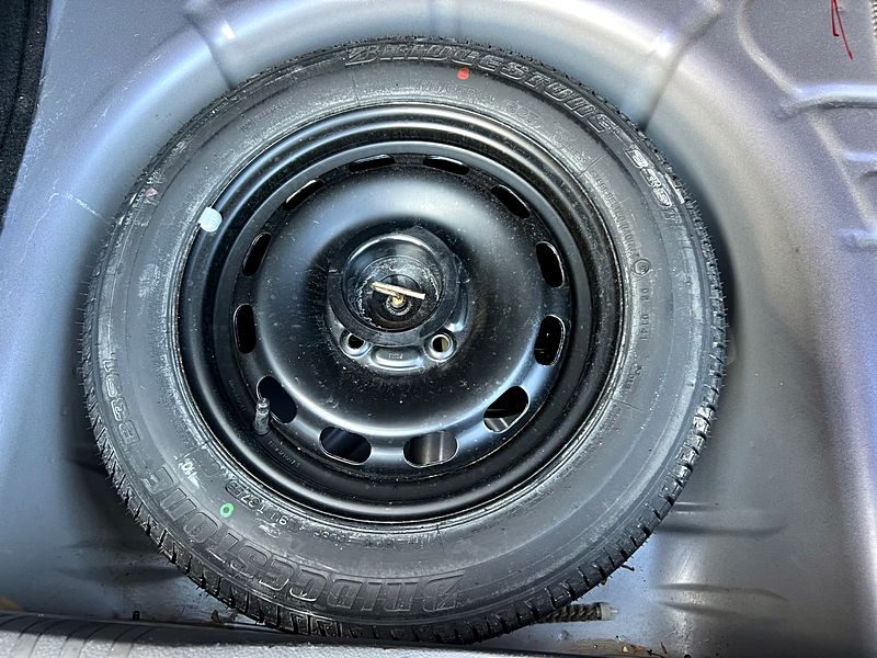 FORD FIESTA IV 1.3 70 Cv PREMIERE MAIN / 27 100 Kms CLIMATISATION BLUETOOTH - GARANTIE 1 AN