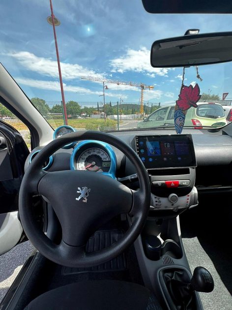 PEUGEOT 107 2010 1.0 VVTI 68cv Premiere main 