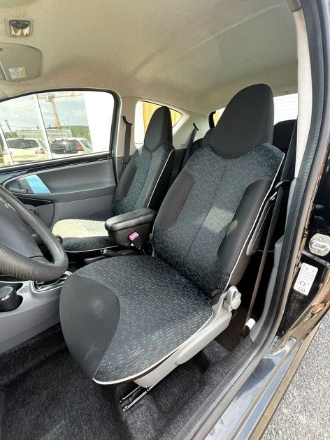 PEUGEOT 107 2010 1.0 VVTI 68cv Premiere main 