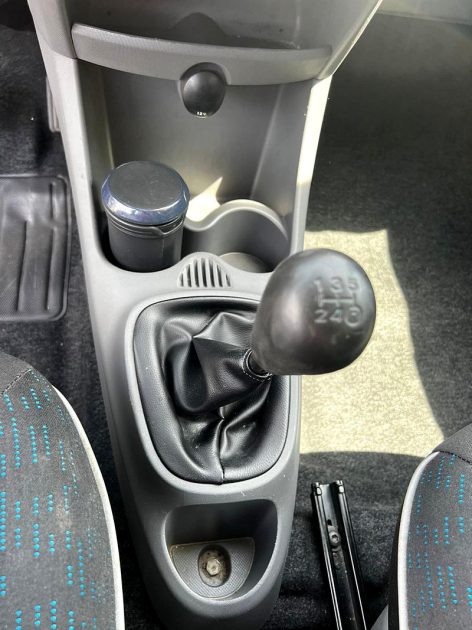 PEUGEOT 107 2010 1.0 VVTI 68cv Premiere main 