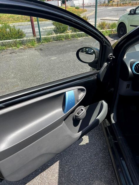 PEUGEOT 107 2010 1.0 VVTI 68cv Premiere main 