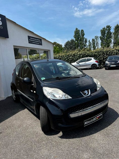 PEUGEOT 107 2010 1.0 VVTI 68cv Premiere main 
