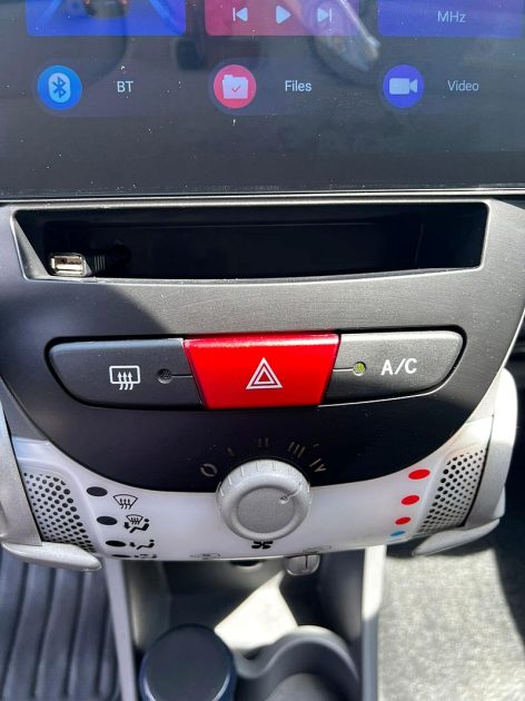 PEUGEOT 107 2010 1.0 VVTI 68cv Premiere main 