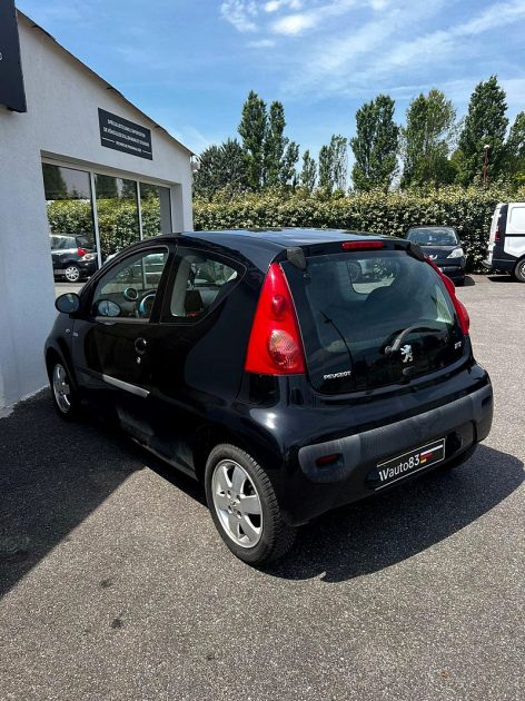 PEUGEOT 107 2010 1.0 VVTI 68cv Premiere main 