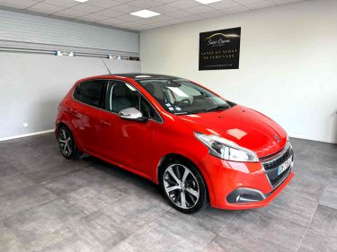PEUGEOT 208  2015
