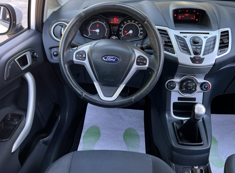 FORD FIESTA 5 V TITANIUM 1.6 TDCI 95 Cv 5 PORTES CLIMATISATION BLUETOOTH REGULATEUR - GARANTIE 1 AN