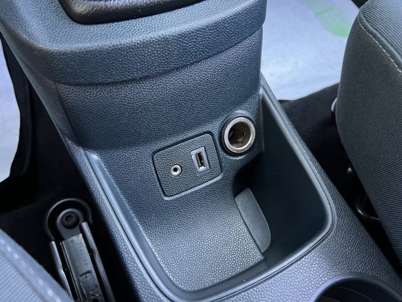 FORD FIESTA 5 V TITANIUM 1.6 TDCI 95 Cv 5 PORTES CLIMATISATION BLUETOOTH REGULATEUR - GARANTIE 1 AN