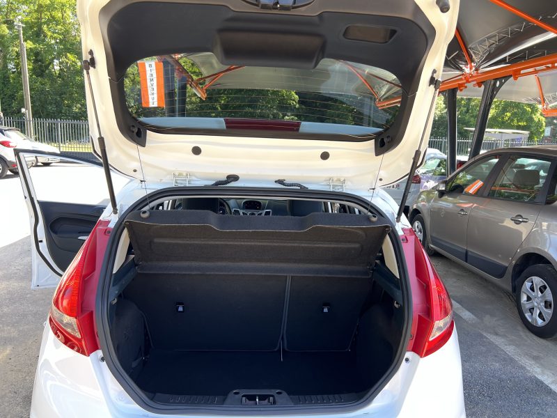 FORD FIESTA 5 V TITANIUM 1.6 TDCI 95 Cv 5 PORTES CLIMATISATION BLUETOOTH REGULATEUR - GARANTIE 1 AN