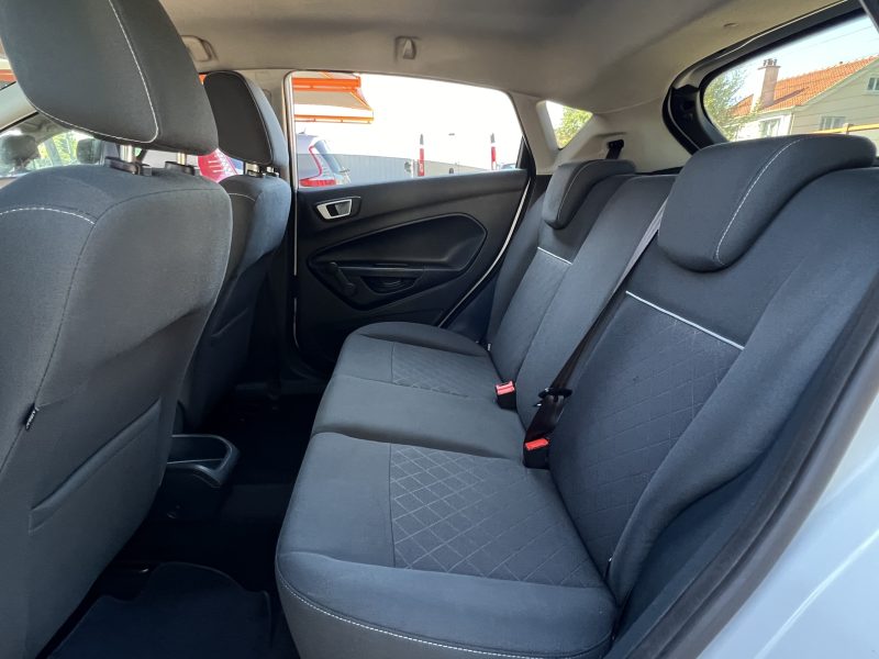 FORD FIESTA 5 V TITANIUM 1.6 TDCI 95 Cv 5 PORTES CLIMATISATION BLUETOOTH REGULATEUR - GARANTIE 1 AN