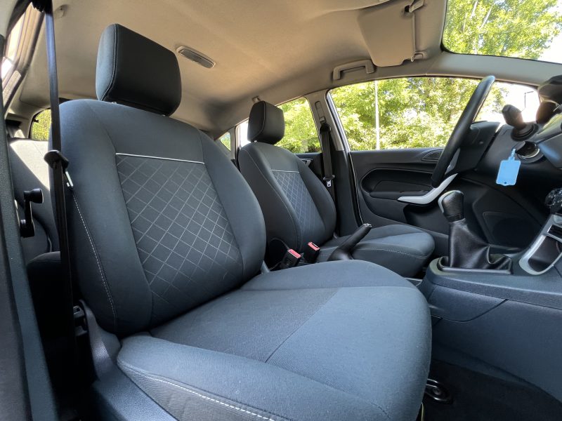 FORD FIESTA 5 V TITANIUM 1.6 TDCI 95 Cv 5 PORTES CLIMATISATION BLUETOOTH REGULATEUR - GARANTIE 1 AN