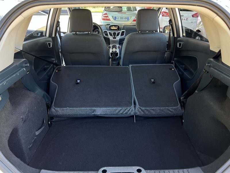 FORD FIESTA 5 V TITANIUM 1.6 TDCI 95 Cv 5 PORTES CLIMATISATION BLUETOOTH REGULATEUR - GARANTIE 1 AN