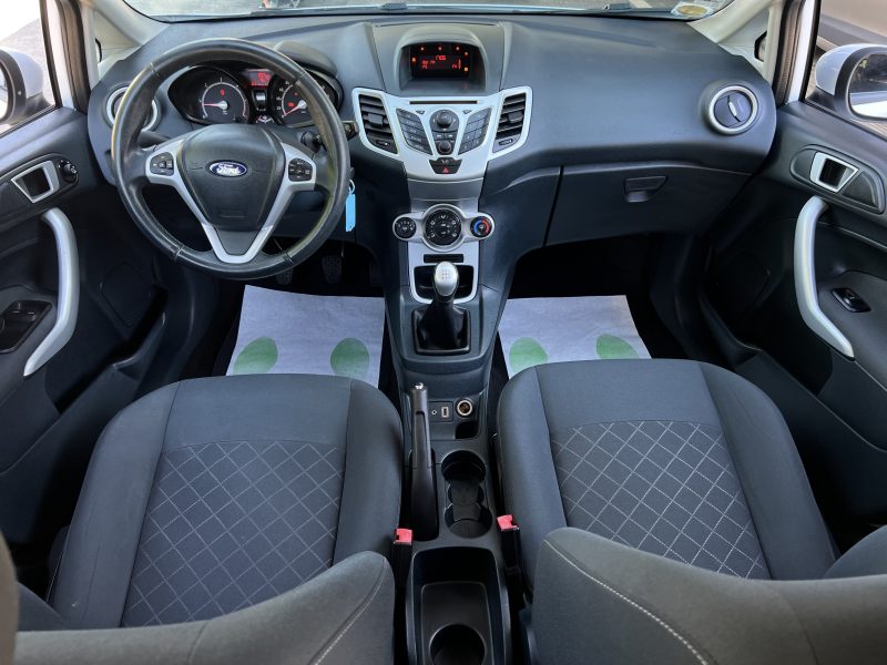 FORD FIESTA 5 V TITANIUM 1.6 TDCI 95 Cv 5 PORTES CLIMATISATION BLUETOOTH REGULATEUR - GARANTIE 1 AN