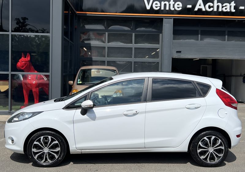 FORD FIESTA 5 V TITANIUM 1.6 TDCI 95 Cv 5 PORTES CLIMATISATION BLUETOOTH REGULATEUR - GARANTIE 1 AN