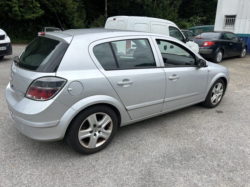 OPEL ASTRA H GTC 2009