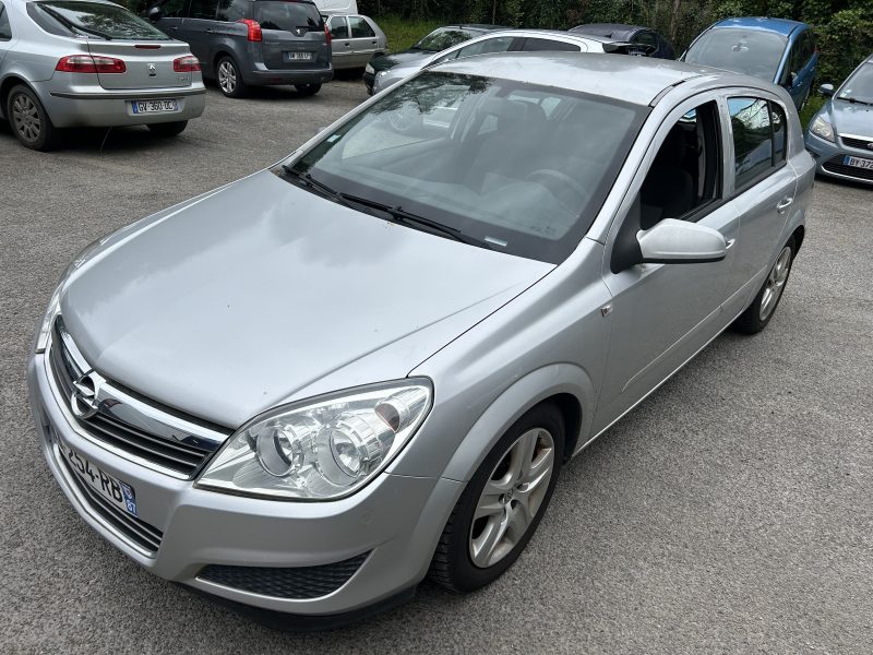 OPEL ASTRA H GTC 2009