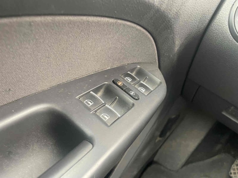 VOLKSWAGEN TOURAN 1.6 TDI 105 7 PLACES 2012 GARANTIE 12 MOIS