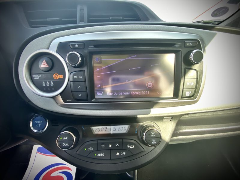 TOYOTA YARIS III HSD STYLE TOIT PANORAMIQUE 07/2014