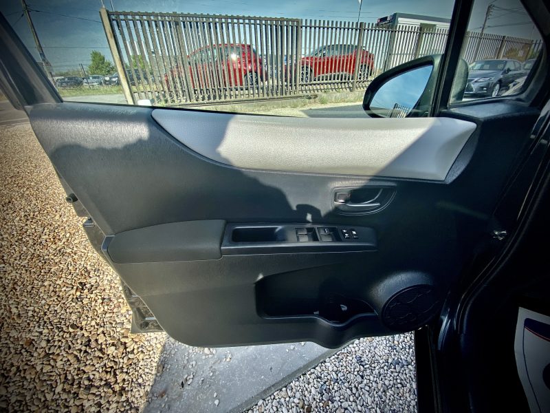 TOYOTA YARIS III HSD STYLE TOIT PANORAMIQUE 07/2014