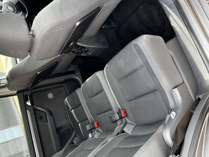 VOLKSWAGEN TOURAN 1.2L TSI CONFORTLINE 7 places