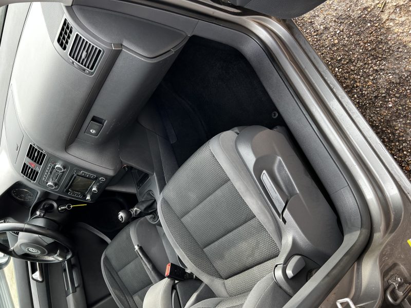 VOLKSWAGEN TOURAN 1.2L TSI CONFORTLINE 7 places