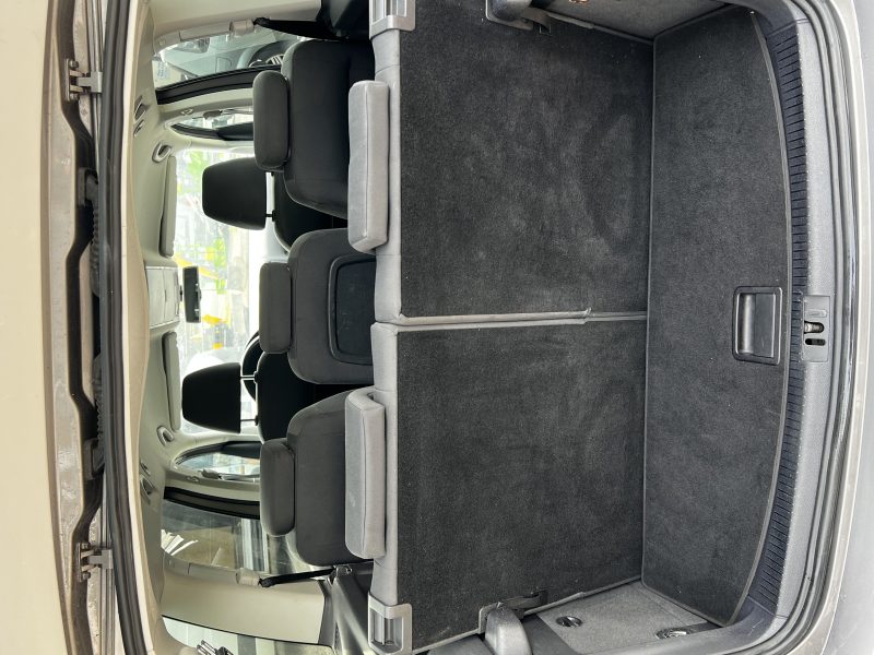 VOLKSWAGEN TOURAN 1.2L TSI CONFORTLINE 7 places