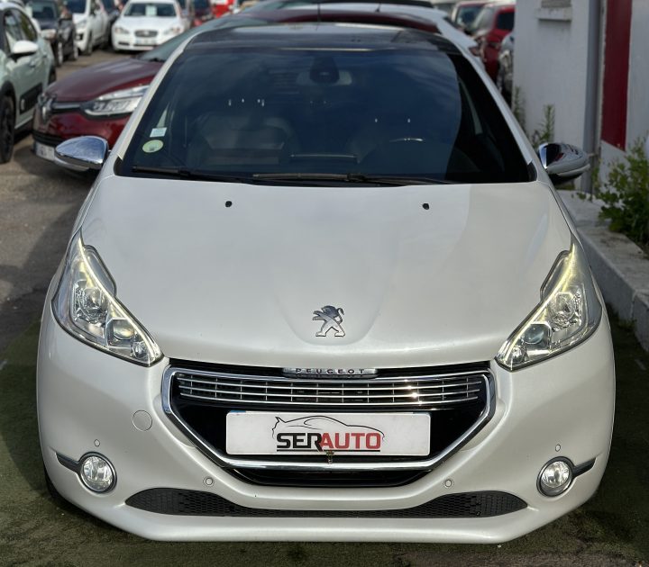 PEUGEOT 208 2015