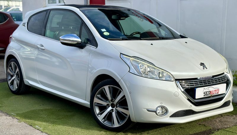 PEUGEOT 208 2015