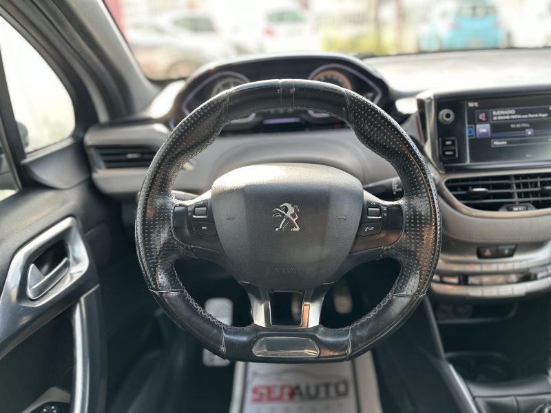 PEUGEOT 208 2015