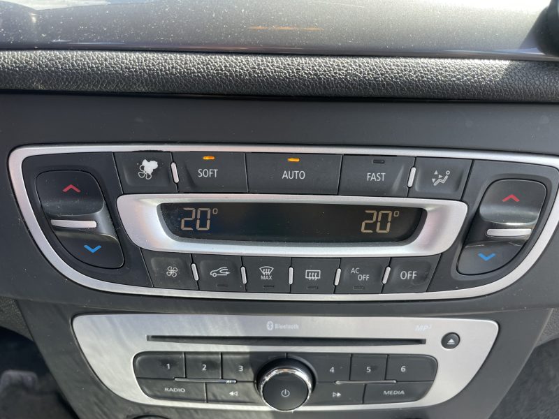 RENAULT MEGANE ESTATE 2015