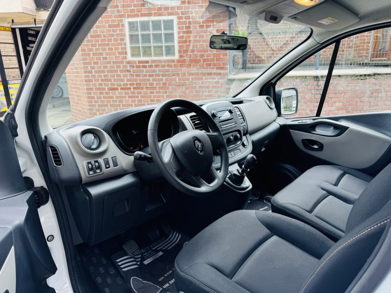 RENAULT TRAFIC III 2015