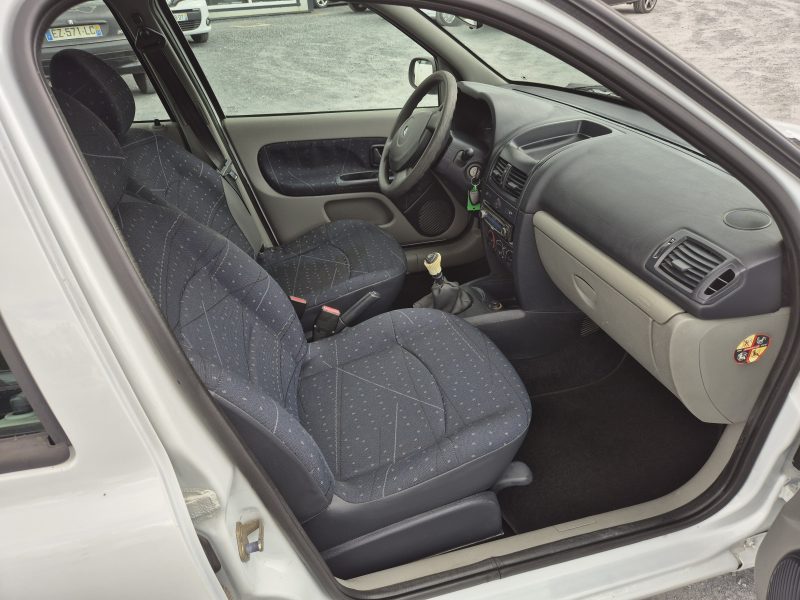 RENAULT CLIO 1.2 75cv confort authentique 