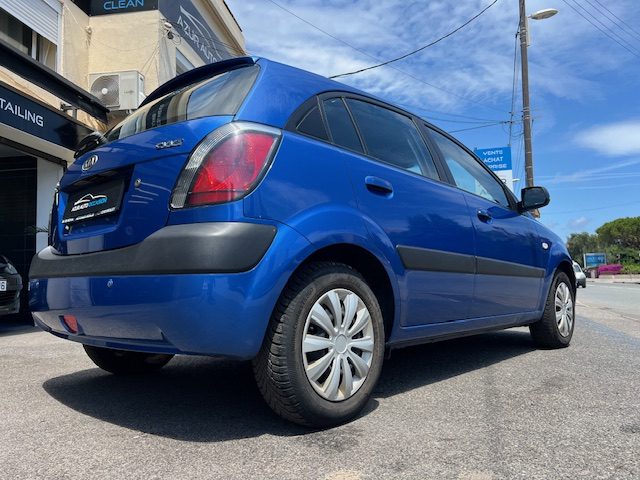 KIA RIO 1,4L AUTOMATIQUE 5 PORTES 